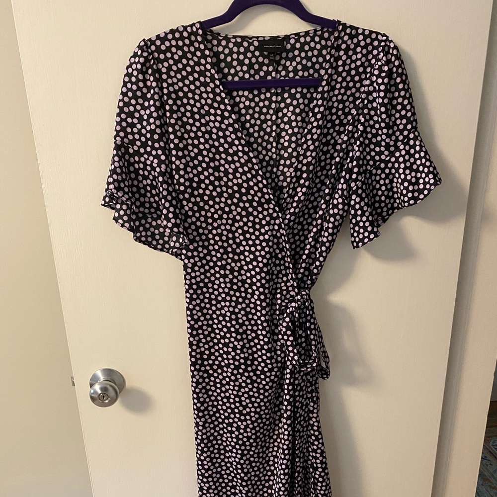 Who What Wear wrap midi dress. Size Medium